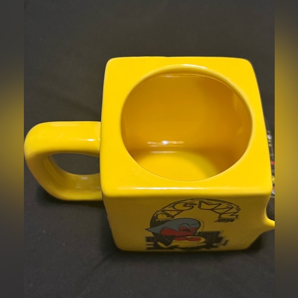 PAC MAN Game Shaped Mugs NWOT - Picture 5 of 8